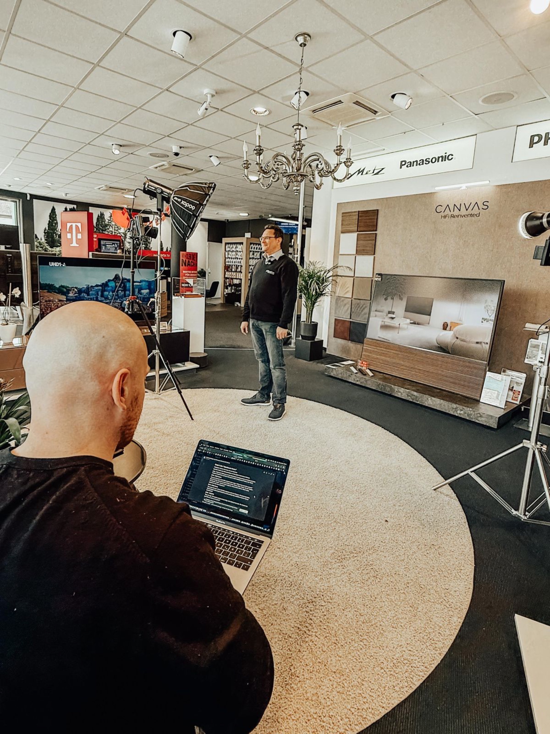 Team beim Mediaday — Mitarbeitergewinnung als Teil des Systems